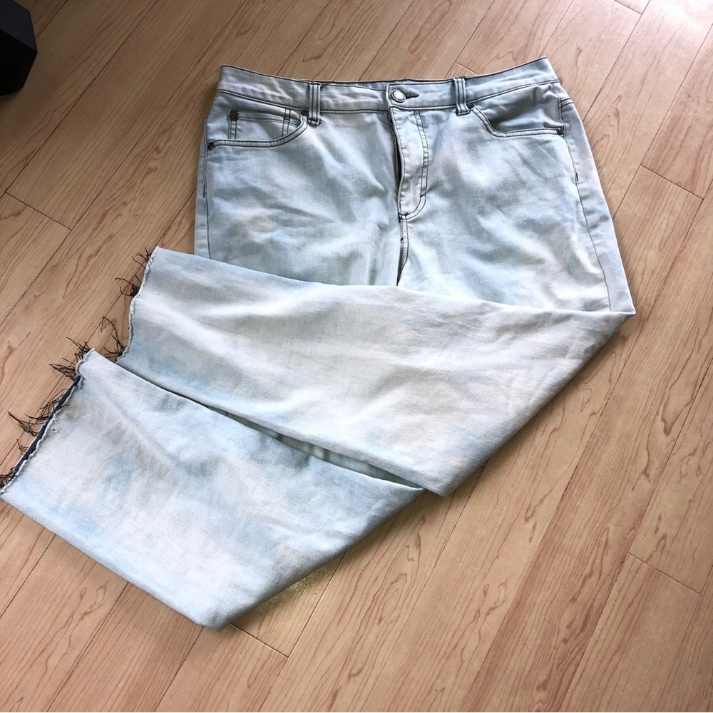 Lydia cutoff straight leg whitewashed/bleached jeans